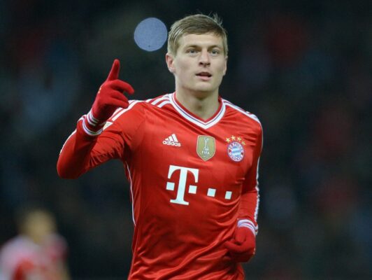 La vie de Toni Kroos en dehors du terrain de football loisirs et valeurs